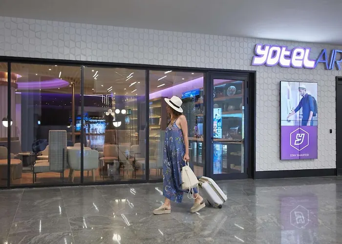 Hotel familiar: Yotelair Istanbul Airport, Duty Free - International Transit Area