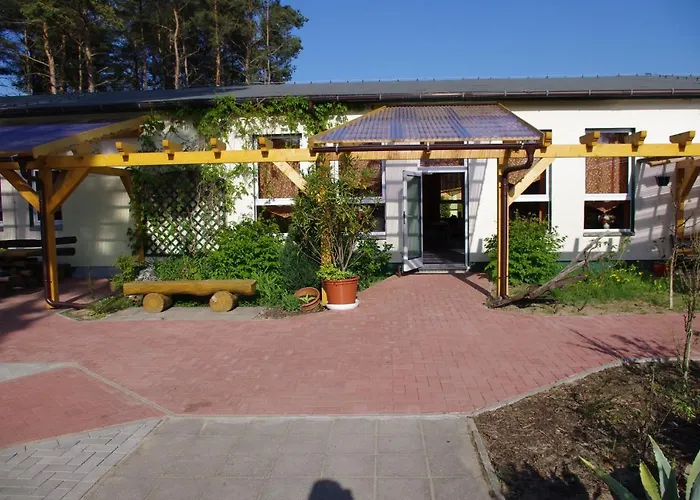 Hostel Waldhaus am Ferienpark-Mehrbett-Gruppenzimmer mit Waschbecken