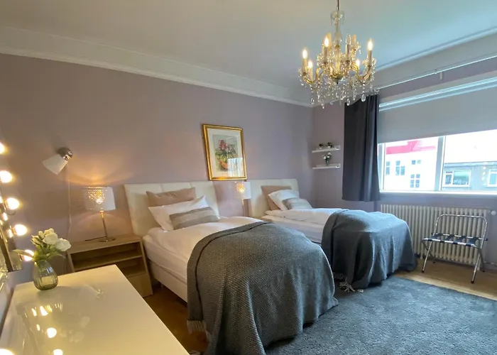 Hotel near College: Embassy Villa