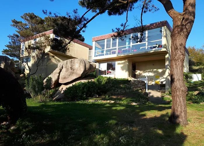 Auberge Granit Rose - Hébergement partagé en Auberge de Jeunesse - Vue sur mer - Dortoir mixte&Camping