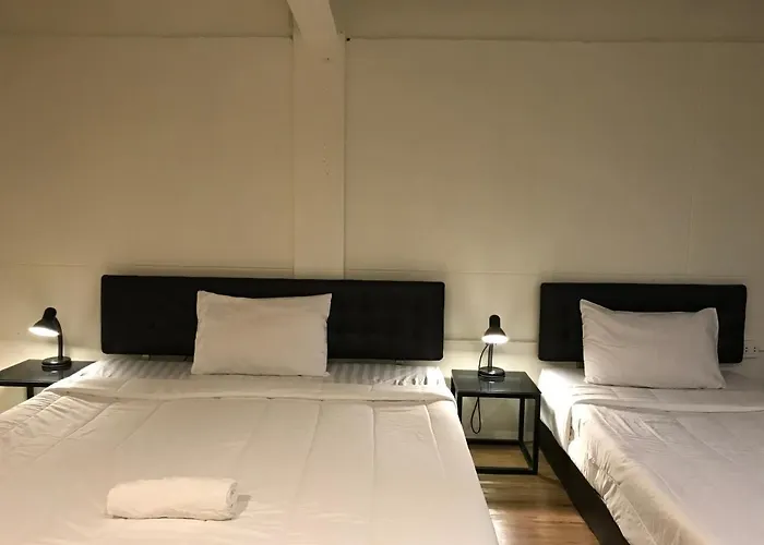 Boundary Hostel And Cafe