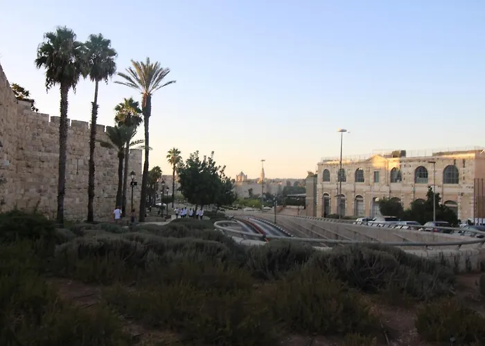 Private Hostel - Best Location