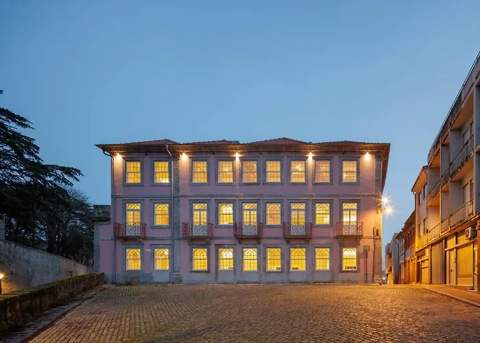 The Downtown Charming Apartments