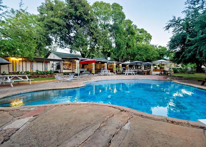 Shoestrings Backpackers Lodge Vic Falls