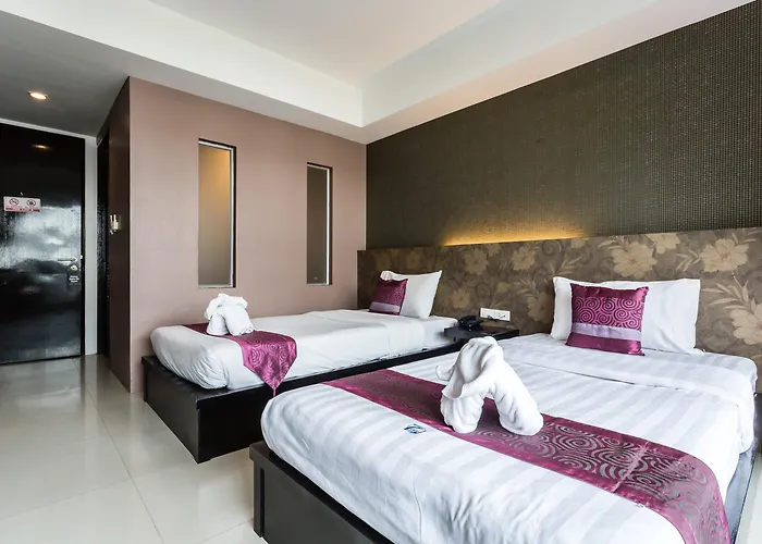 Cheap hotel: 7Q Patong
