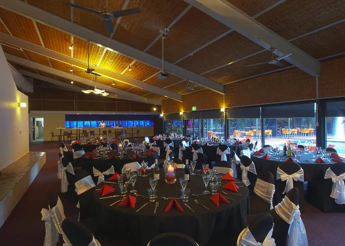 Hotel near College: Mercure Alice Springs Resort