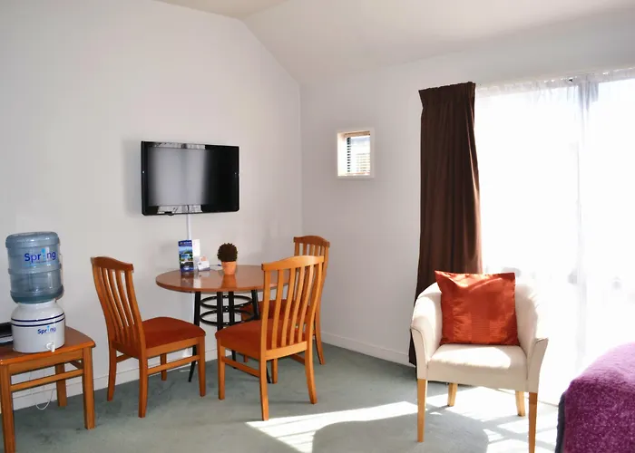 Motels Bush Inn Court