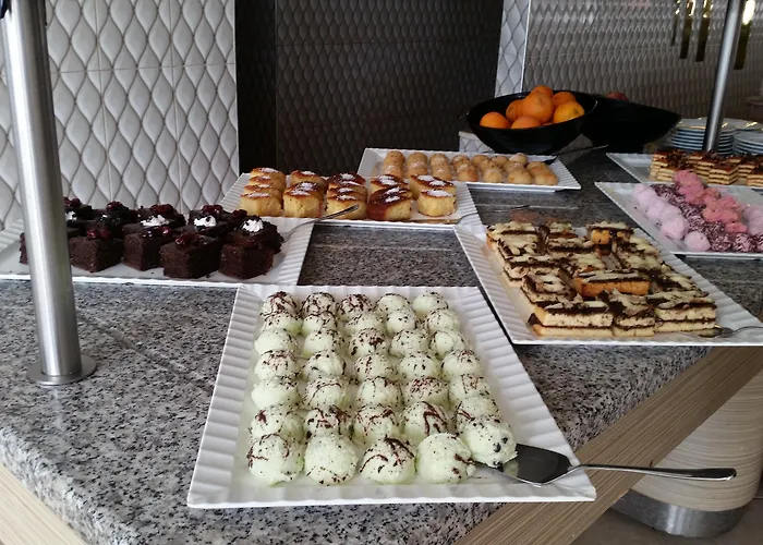 Hotel with pool: Lara Hadrianus Hotel