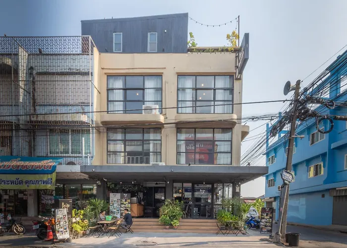 Beige Poshtels + Netflix