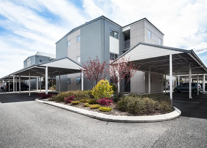 Hotel: Airport Apartments By Vetroblu