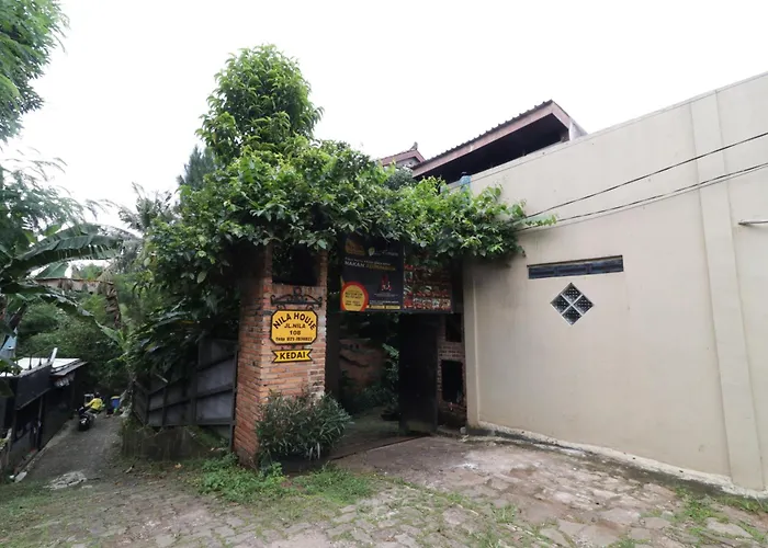 Guests house Nila House, Sharia Family Home Stay
