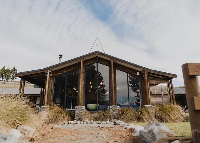 Lakes Edge Lodge