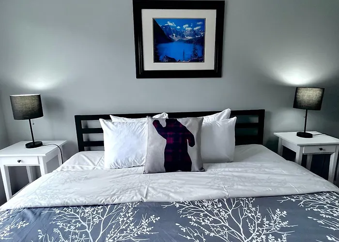 Canadian Rockies Chalets By Trilink - 2 & 3 Bedroom Condos - Self Check-In - Walking Distance To Downtown - Free Parking - Pet-Friendly - No Ac