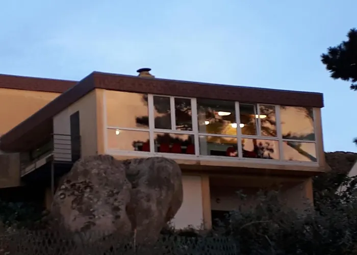 Auberge Granit Rose - Hébergement partagé en Auberge de Jeunesse - Vue sur mer - Dortoir mixte&Camping
