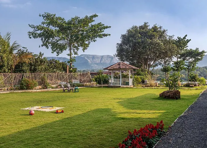 Vacation home: Saffronstays Lake House Bouganvillea: Rustic Lakeside Villa with Pool