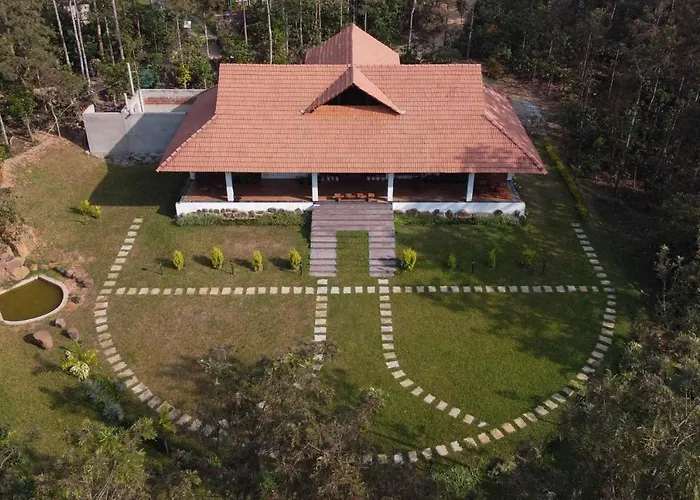 Vacation home: Stayvista At Cedar - Strelitzia 2Bhk With Breakfast And Jacuzzi