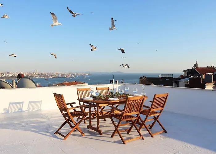 Hotel near College: Cihangir Vav Suites