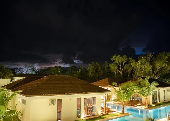 Hotel with view: Amphitrite Resort