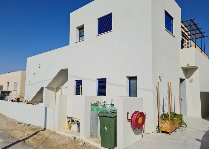 Yvonne Hostel Sde Boker