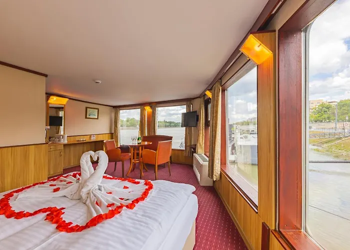 Fortuna Boat Hotel
