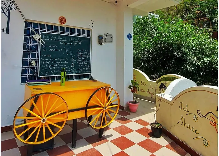 Hobbit House Hostel