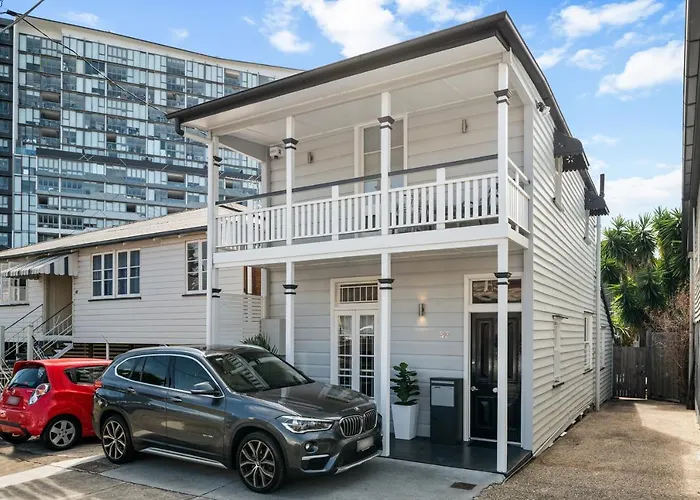 Dog friendly hotels Amelia Terrace - House In Brisbane City Central