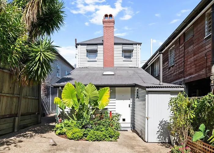 Dog friendly hotels Amelia Terrace - House In Brisbane City Central