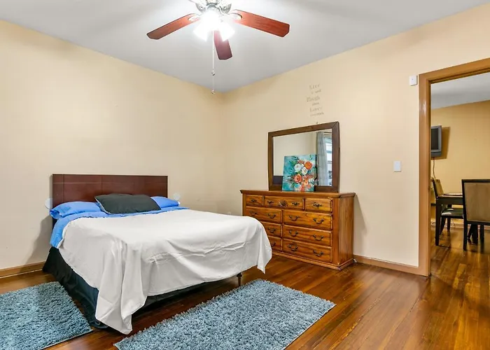 Bedroom Near Yale Hospital/Bridgeport