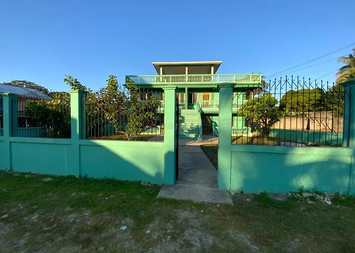 Hostel Casa Verde, Tela Atlantida.