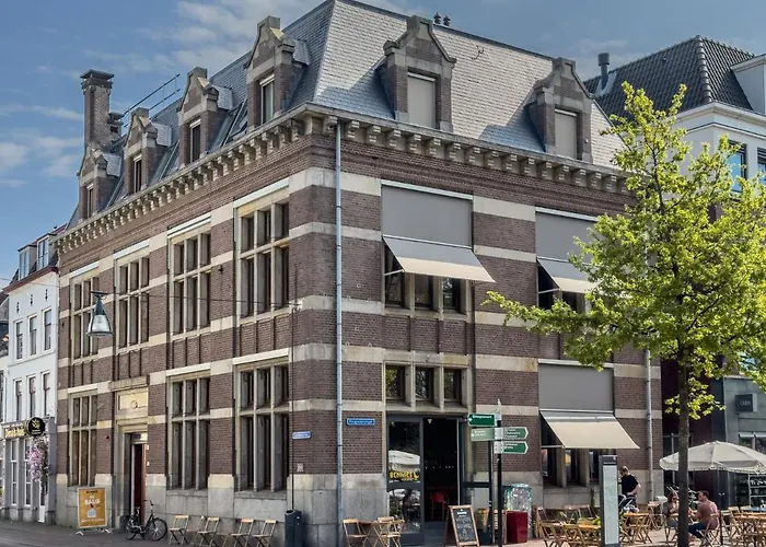 Hostel&Bar De Basis