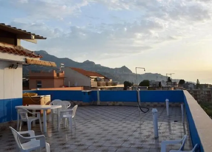 Gianni House Backpackers Hostel
