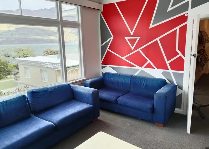 Lakeside Backpackers