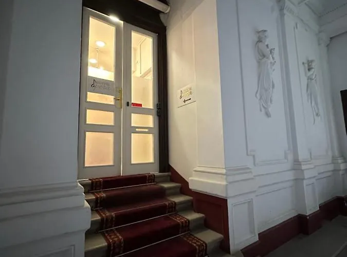 Hostel Opera