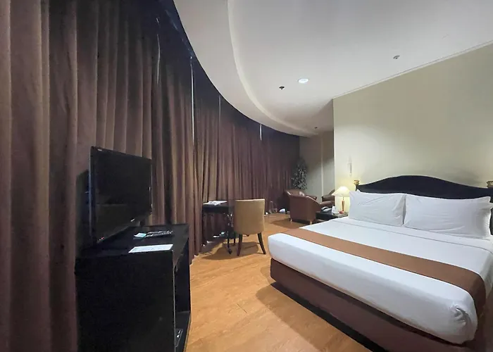 Golden Peak Hotel & Suites Powered By Cocotel