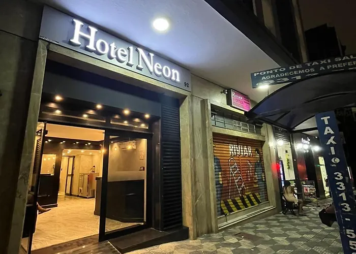 Resort: Hotel Neon - próximo a 25 de março, Bom Retiro e Brás, á 2min do mirante Sampa SKY e pista de skate Anhangabaú