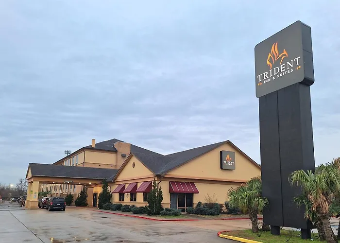 Trident Inn & Suites