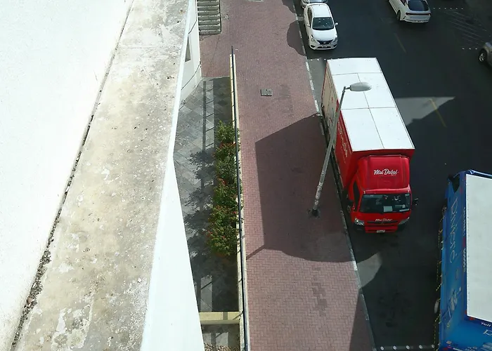 B&B only: Ruby Star Budget Room With Shared Washroom Access 321