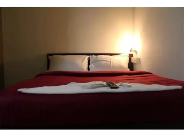 Airport Hotel: Hotel Saffron Inn