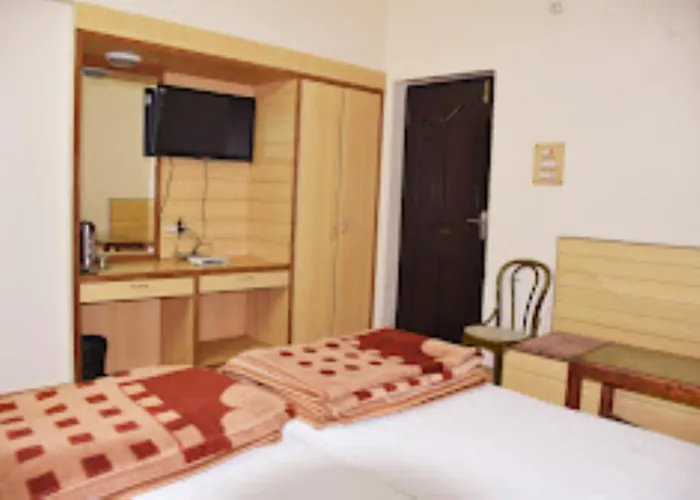 Hotel near College: Hotel Aditya Inn, Varanasi