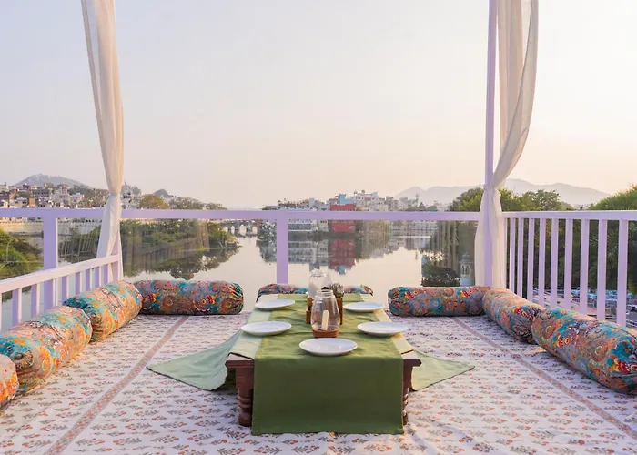 Dog friendly hotels Natural Lake View