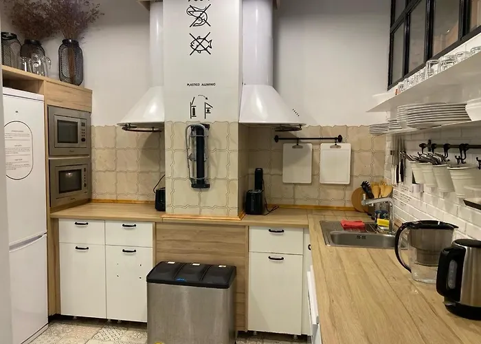 Hostel Numero Trece - Albergue Juvenil - Free Towels, Coffee & Tea, Remote Check-In (Adults Only)