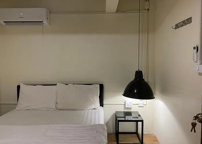 Boundary Hostel And Cafe