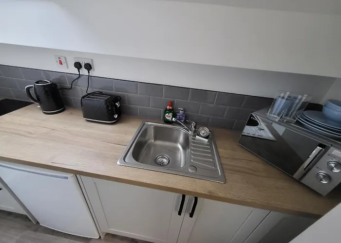 Affordable Comfort On Alfreton Road - Ideal For Savvy Travelers