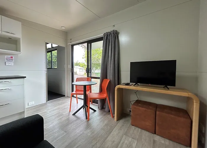 Takapuna Beach Holiday Park