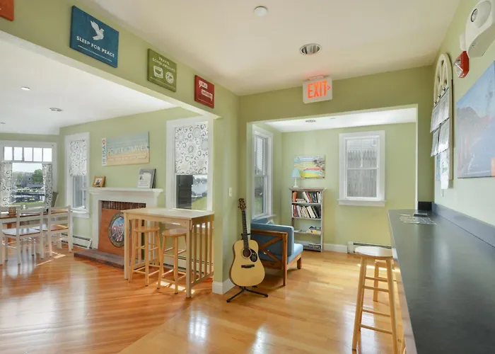 Hi Hyannis Hostel
