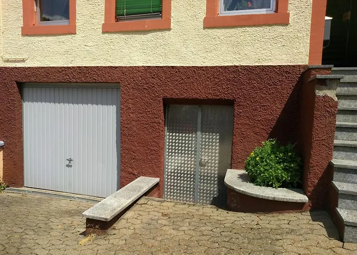 Monkey Factory - Mini Home-Stay Hostel
