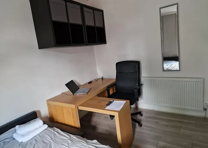 Guest house: Tower Gardens Residence