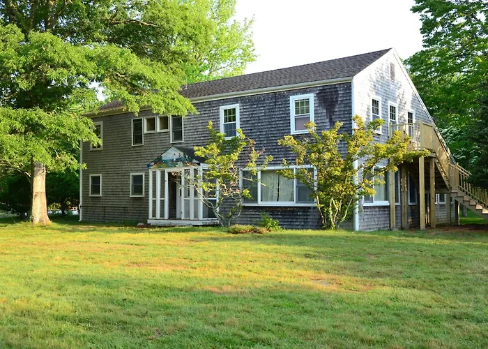 Hi Martha'S Vineyard Hostel