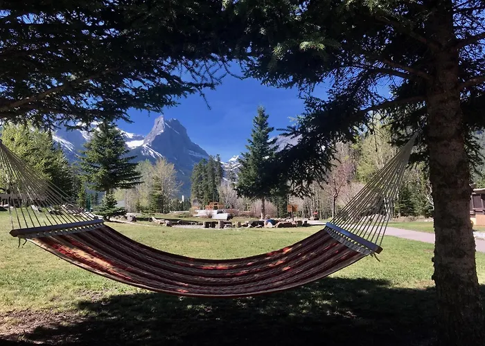 Ping Pong hotel: Banff Gate Mountain Resort