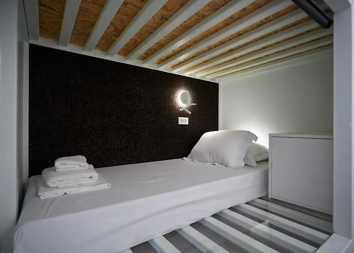 Hostel 16 Oia